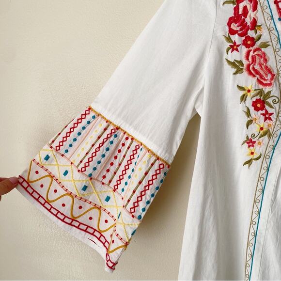 Beachlunchlounge | Boho Embroidered Floral Top Bell Sleeve White Small NWT - Picture 4 of 7